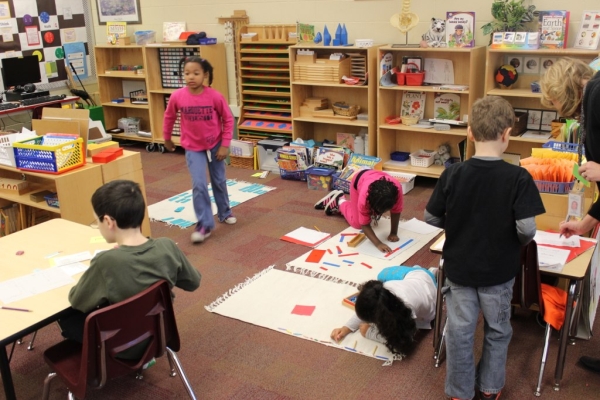kids interacting in a montessori classroom
